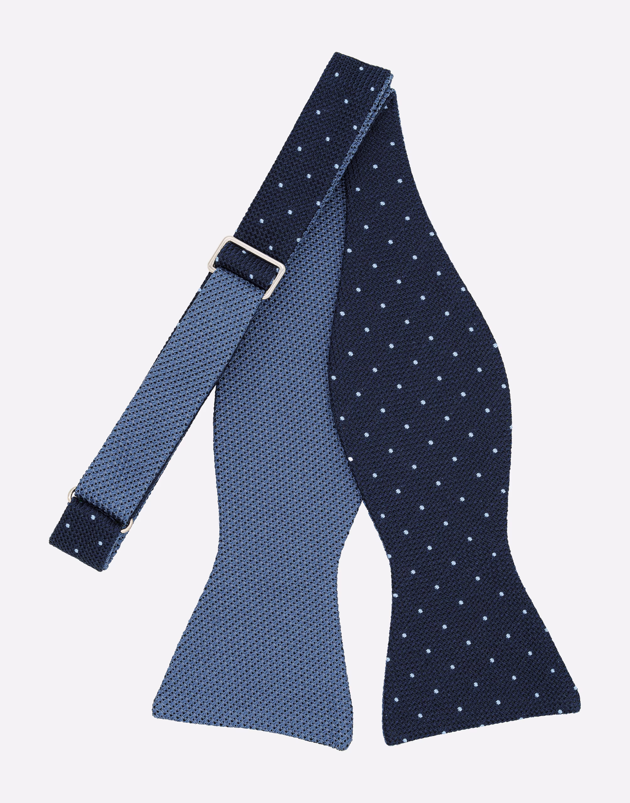 dettaglio-tessuto-papillon-da-annodare-reversibile-in-seta-grenadine-blu-con-pois-avio-davide-cristofaro-online-store Papillon da annodare reversibile in seta grenadine blu pois avio - immagine 1